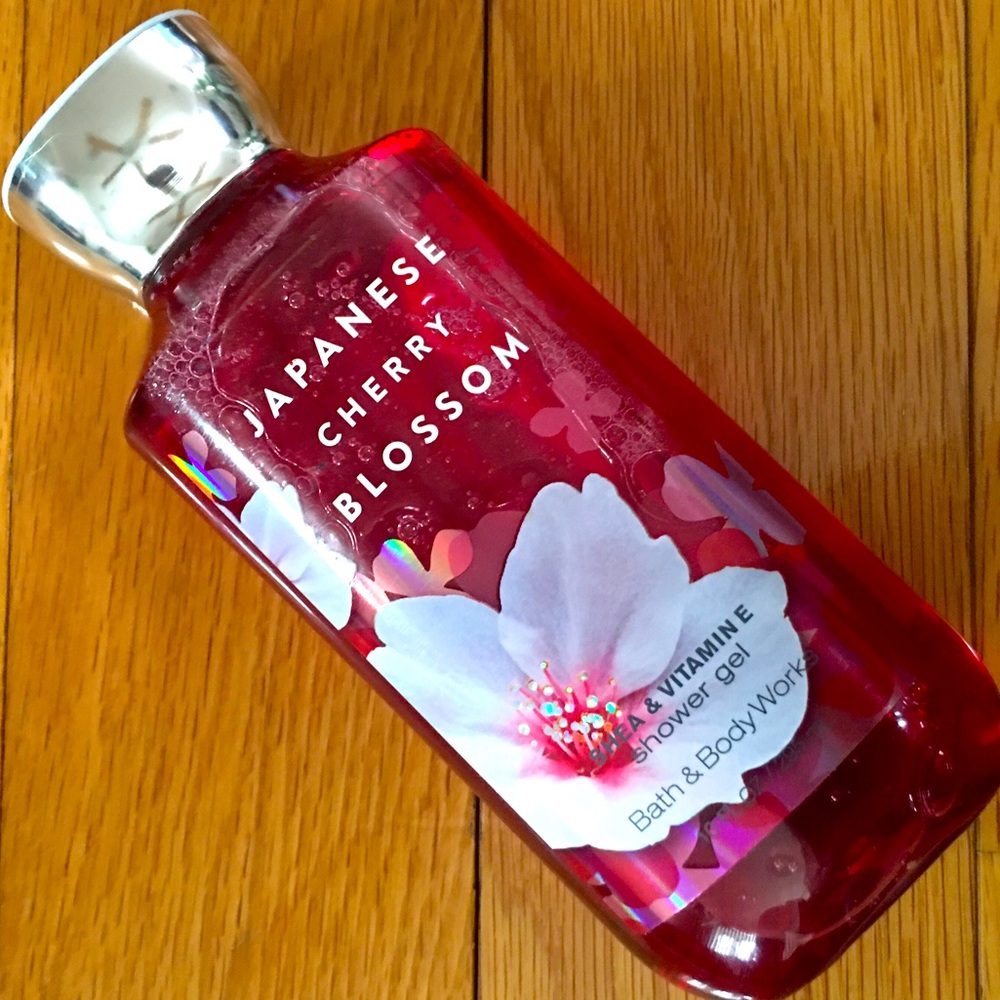 NWT Bath & Body Works Japanese Cherry Blossom Vitamin E Shower Gel